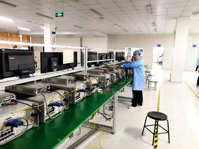 淮北新電子廠首張手機主板誕生，技術(shù)研發(fā)崗位報名者絡(luò)繹不絕